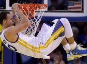 开云体育-从韩国压制英格兰到姆巴佩扛起全队，足球世界中的体系对抗与个人英雄主义