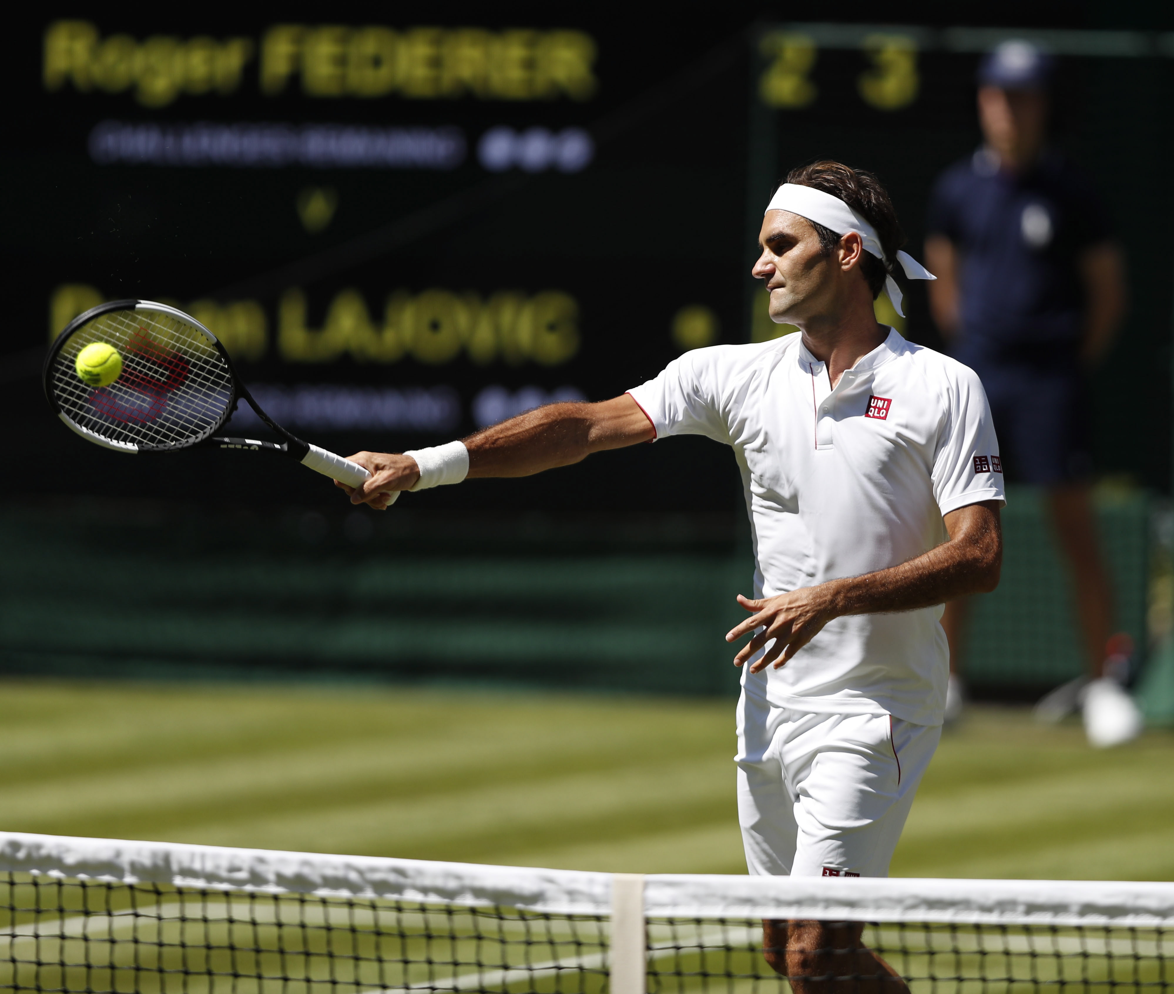 包含意大利网球队翻盘英国网球队，费德勒统治全场的词条