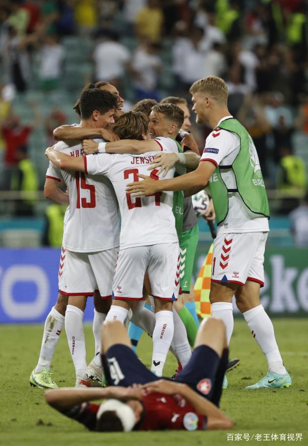 丹麦羽毛球队力克英格兰羽毛球队,马琳三分雨点燃全场 丹麦羽毛球队力克英格兰羽毛球队,马琳三分雨点燃全场