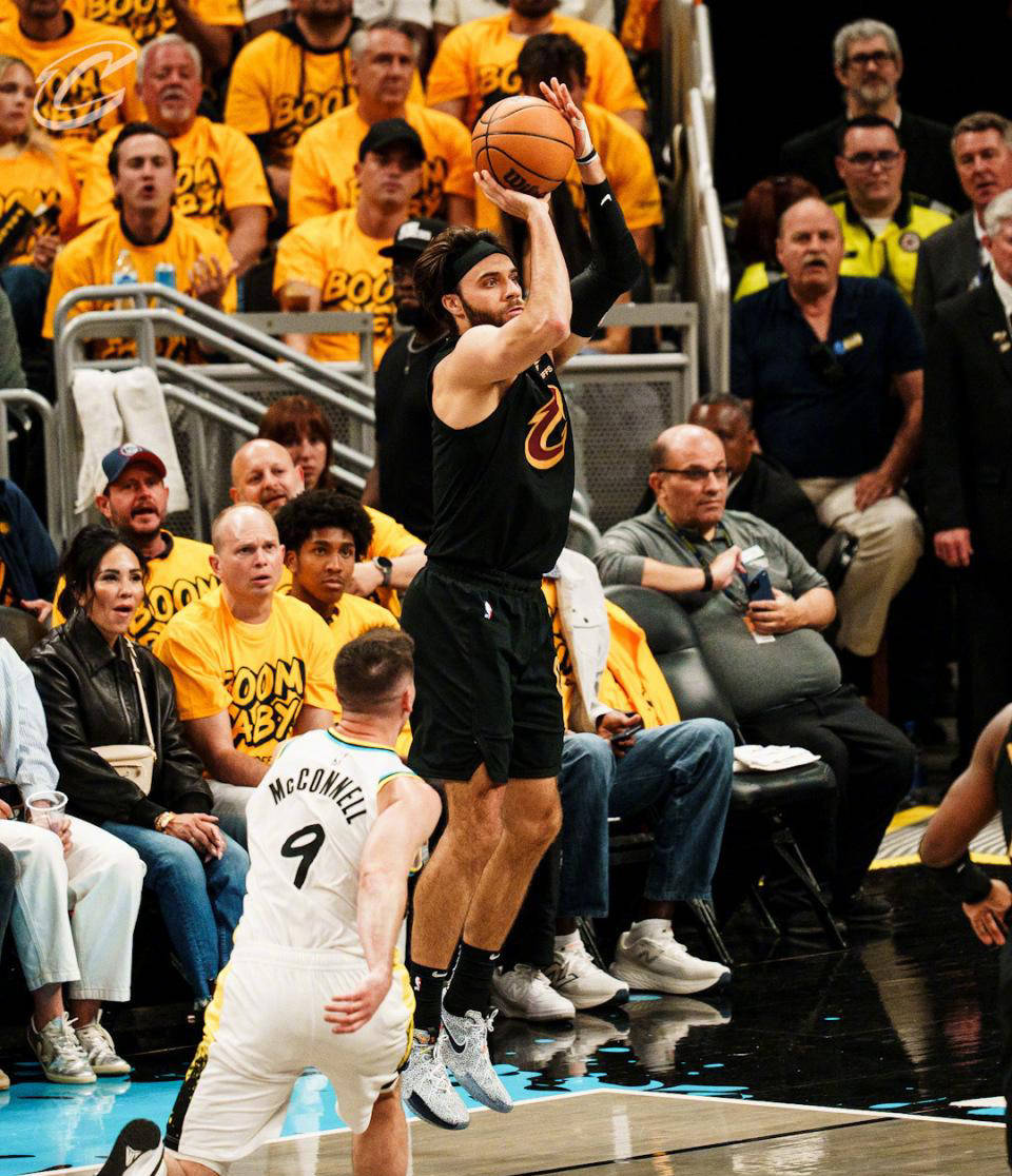 独行侠险胜德国男篮,萨姆·米切尔制霸全场 独行侠险胜德国男篮,萨姆·米切尔制霸全场