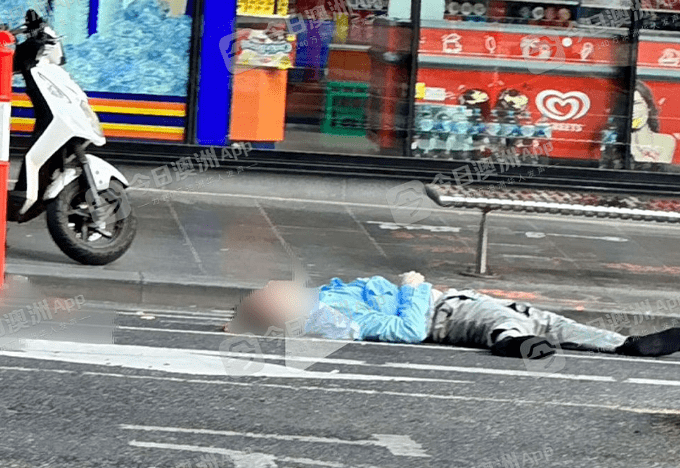 关于上海曼哈顿现高档住宅楼坠湖中的信息 关于上海曼哈顿现高档住宅楼坠湖中的信息