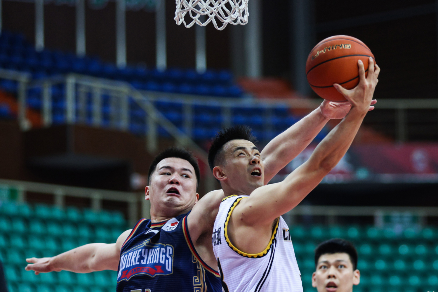 热门篮球比赛成为关注焦点,引发球迷狂欢的简单介绍 热门篮球比赛成为关注焦点,引发球迷狂欢的简单介绍