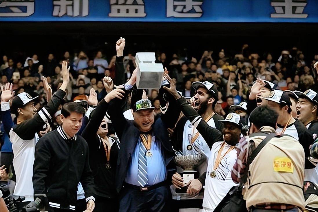 重庆男篮深陷败局，降级前景堪忧