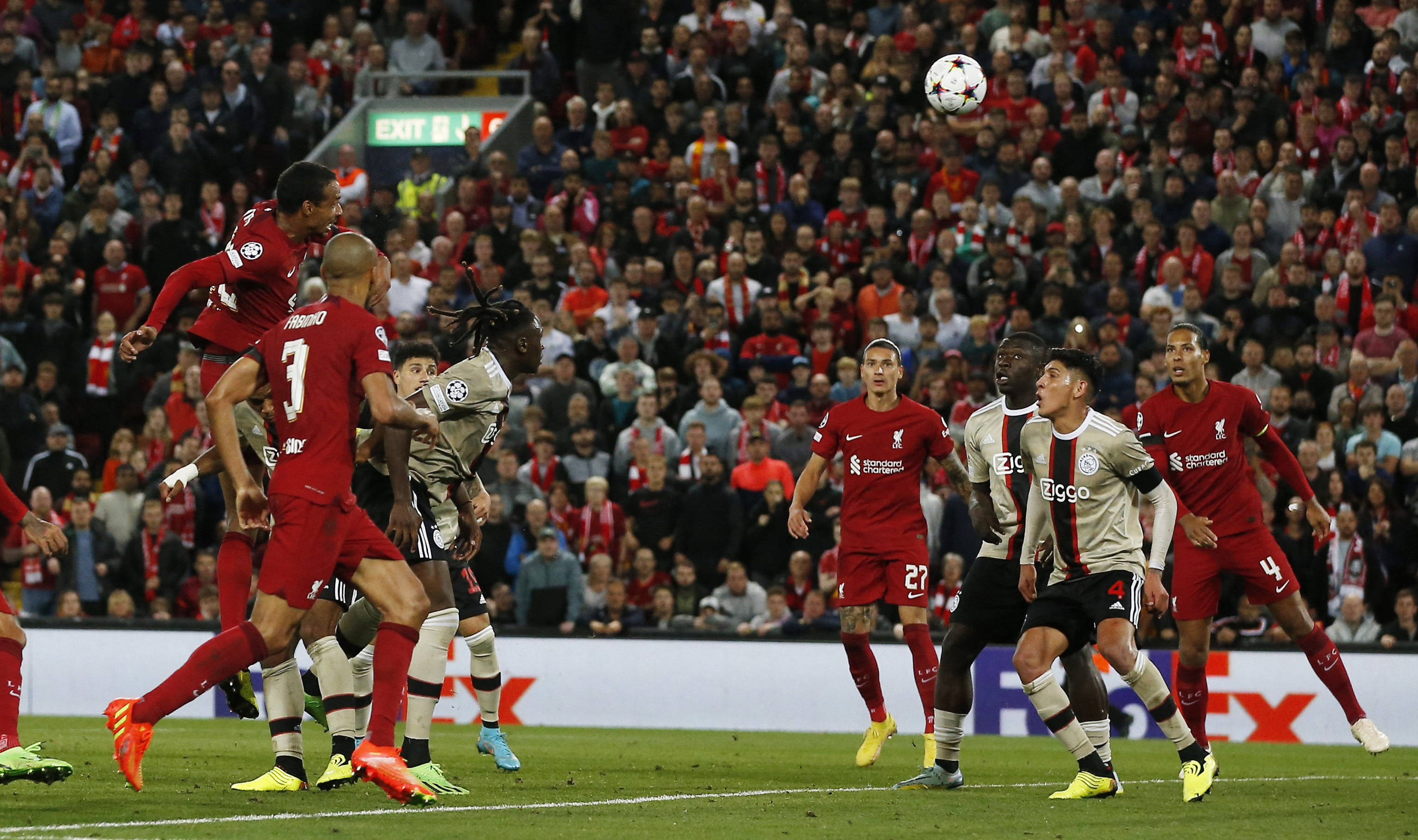 取得进球：球员破门为球队取悦赛场的简单介绍