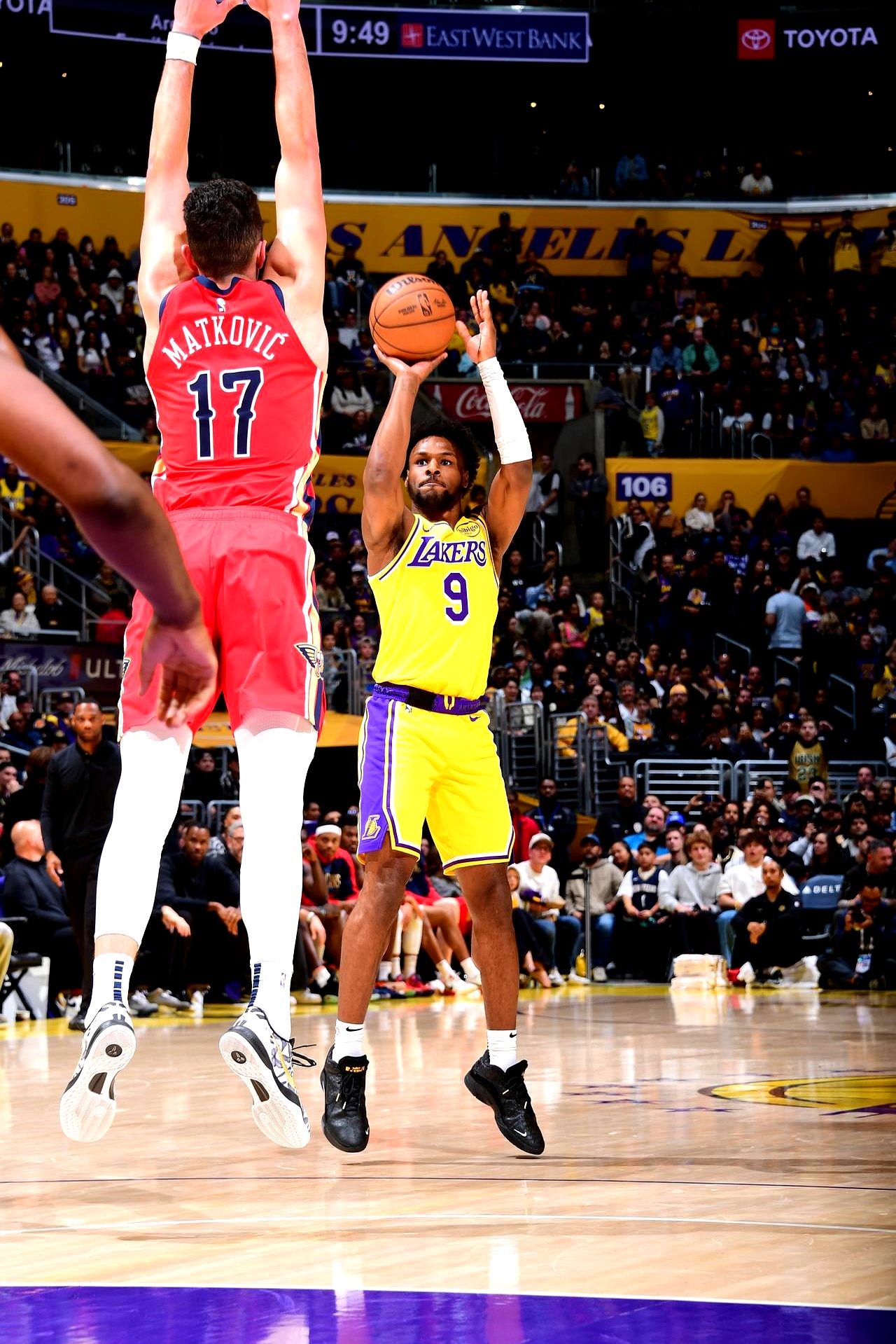 关于鹈鹕轻取魔术，詹姆斯带队取胜的信息