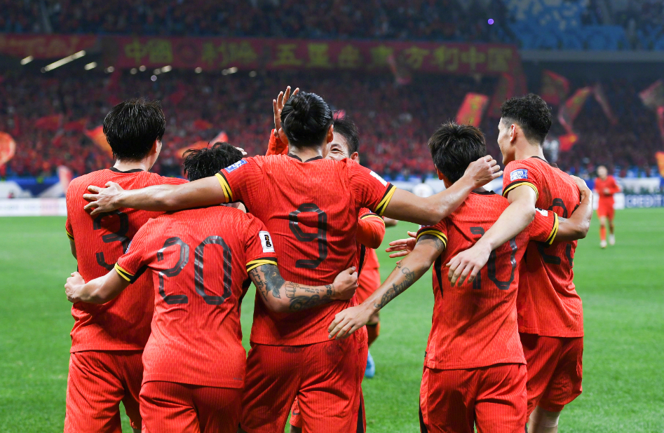 包含力争上游！足球比赛激烈角逐的词条