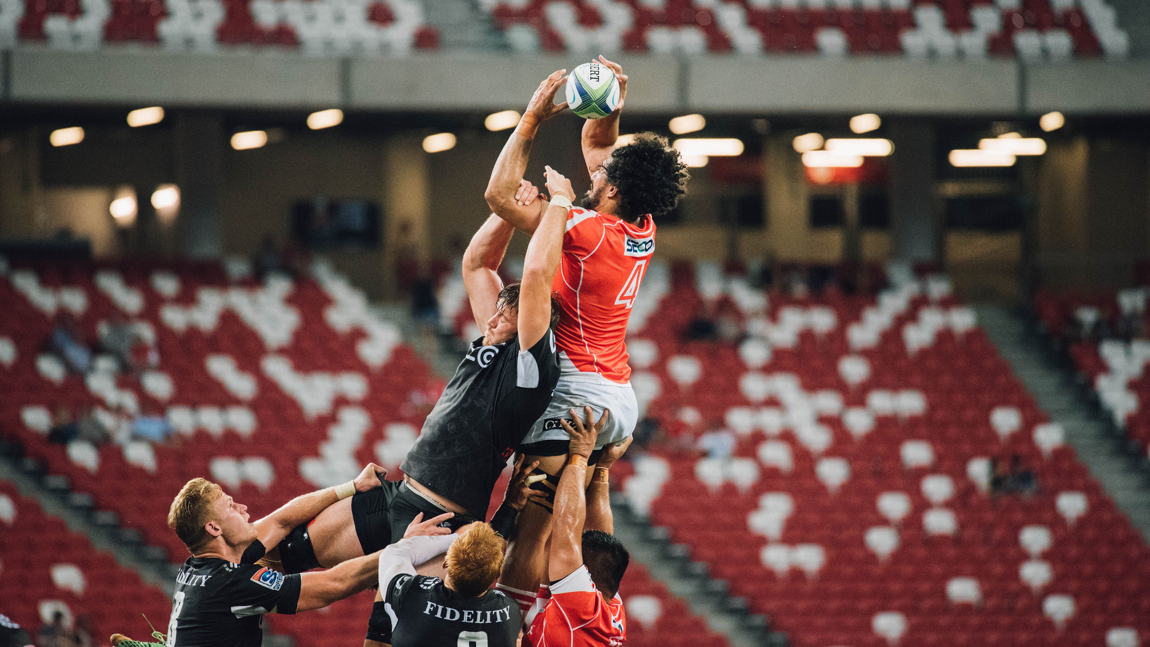 巅峰对决,湖人险胜新疆队,哈登成关键先生改写战局